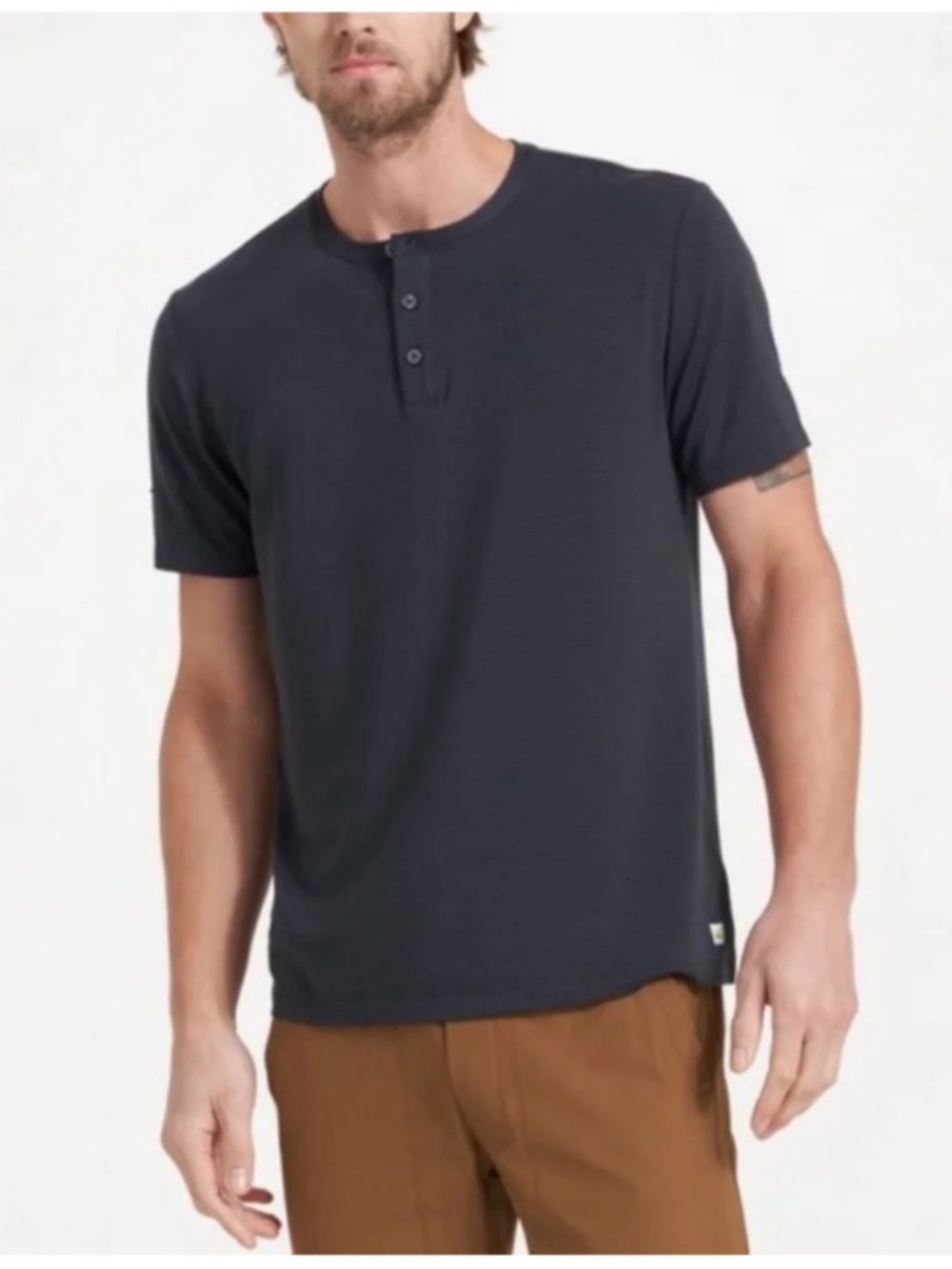 Vuori Men's Linear Henley Tee, Oregano. Size XL